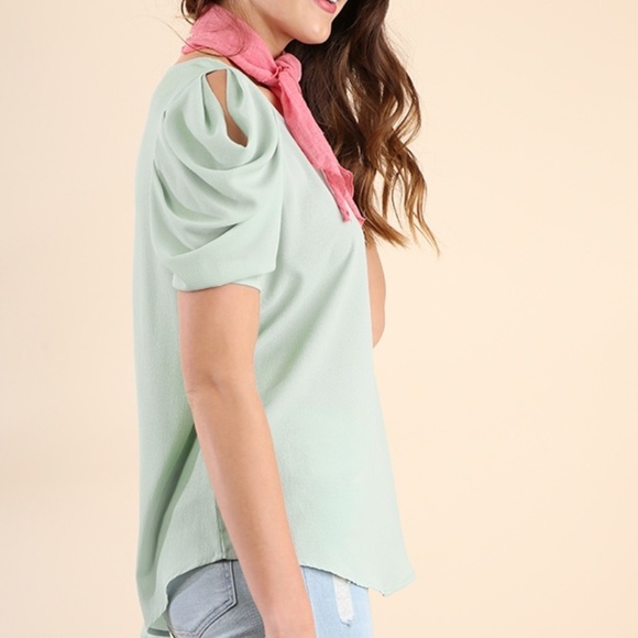 Tops - Green puff sleeve cold shoulder blouse